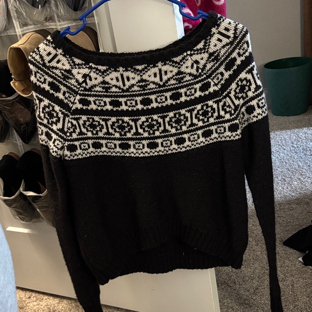 American Eagle Outfitters Black and White Knit Sweater